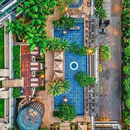 Four Seasons Hotel Jakarta Exterior photo